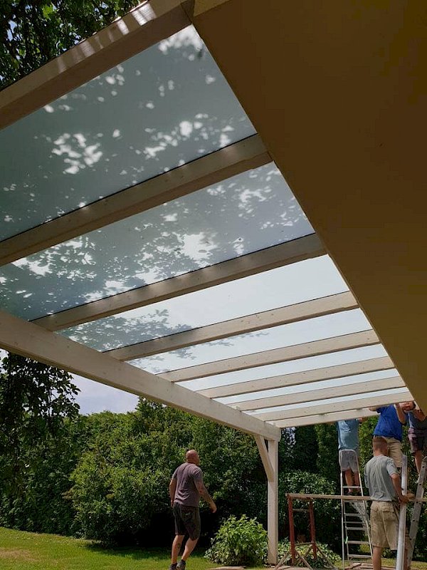 Zasklívání střechy pergoly